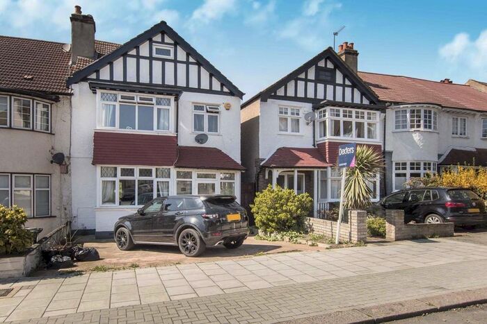 4 Bedroom Semi-Detached House To Rent In Mount Ephraim Lane, London, SW16