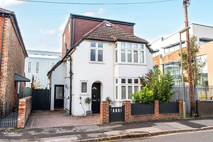 4 Bedroom Detached House For Sale In Mary Road, Guildford, GU1