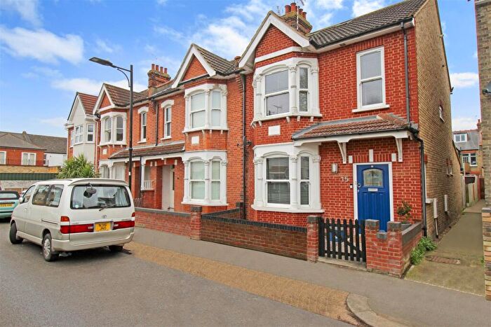 3 Bedroom End Of Terrace House To Rent In Lansdowne Avenue, Leigh-On-sea, Essex, SS9