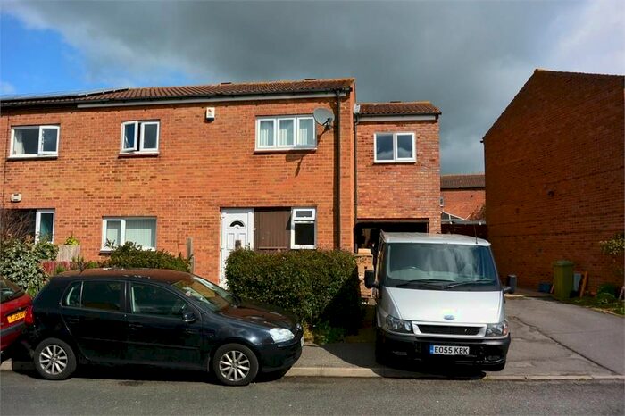 3 Bedroom Semi-Detached House To Rent In Shipton Hill, Bradville, Milton Keynes, MK13