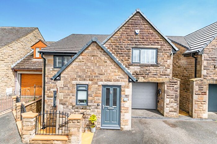 4 Bedroom Detached House For Sale In Lodge Gate Close, Denholme, West Yorkshire, BD13