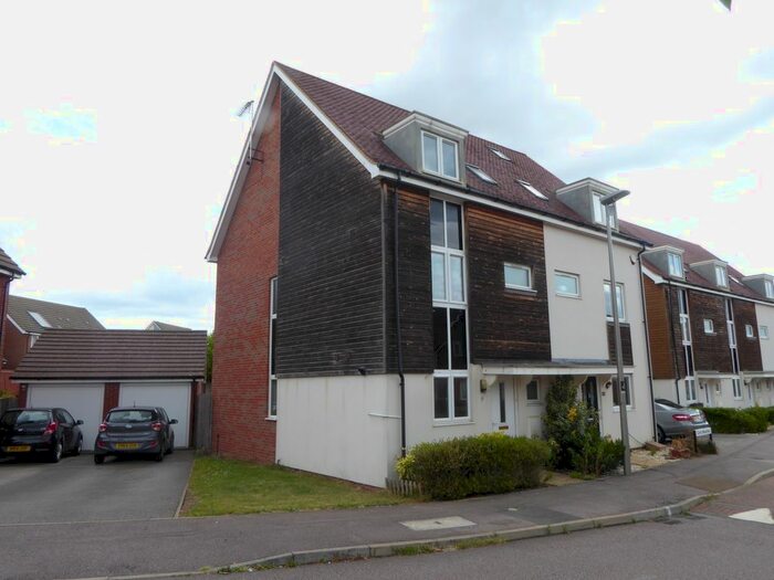 4 Bedroom Town House To Rent In Corfe Meadows, Milton Keynes, MK10