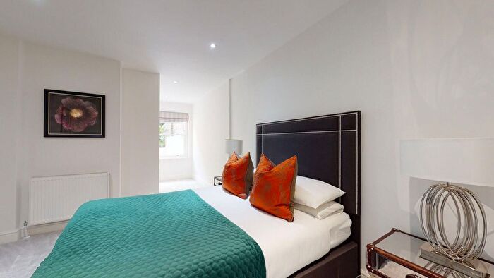 3 Bedroom Flat To Rent In Lexham Gardens, Kensington, W8