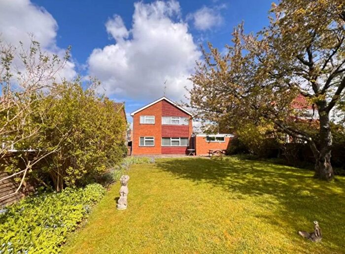 4 Bedroom Detached House To Rent In Old Bedford Road, Luton, LU2