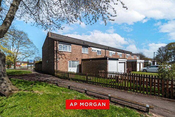 4 Bedroom End Of Terrace House For Sale In Simcox Gardens, Birmingham, West Midlands, B32