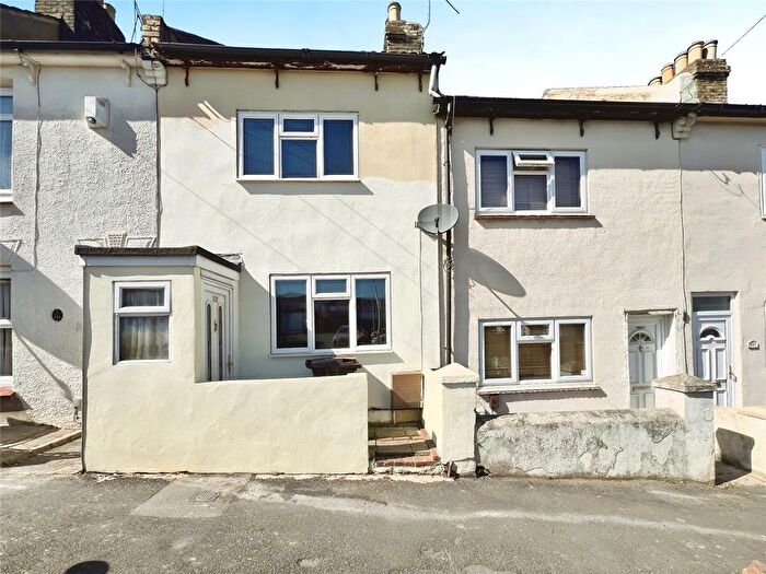 3 Bedroom Terraced House To Rent In Albany Road, Chatham, Kent, ME4