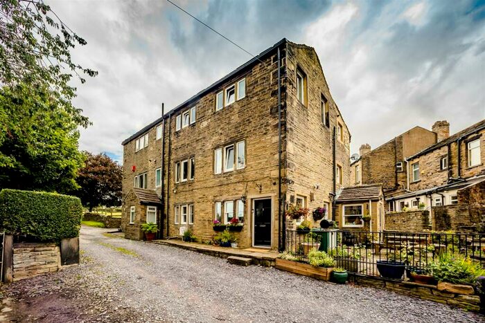 4 Bedroom Cottage To Rent In The Sisters House, Chapel Fold, Lower Wyke, BD12