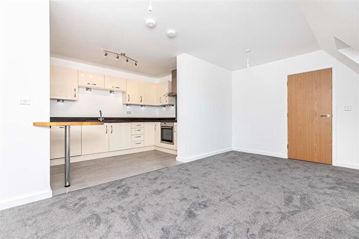 1 Bedroom Flat For Sale In Top Floor Flat In Norwich Avenue West, Westbourne, BH2
