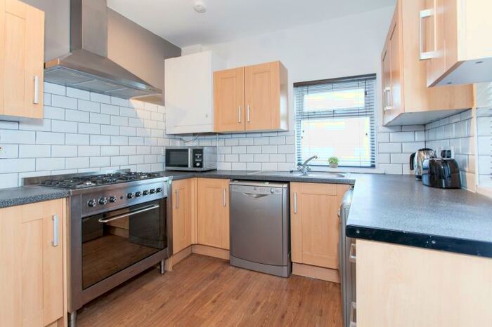 7 Bedroom Terraced House To Rent In Malefant Street, Cardiff, CF24
