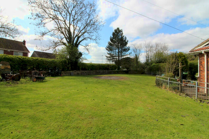 2 Bedroom Semi-Detached Bungalow For Sale In Plaxton Bridge Road, Woodmansey, HU17