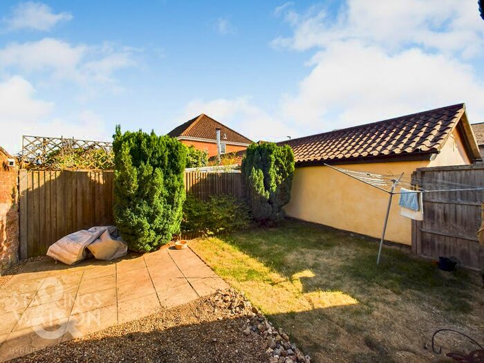 2 Bedroom Cottage For Sale In High Street, Attleborough, NR17