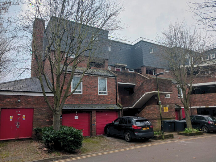 2 Bedroom Flat To Rent In Reedham Close, N17