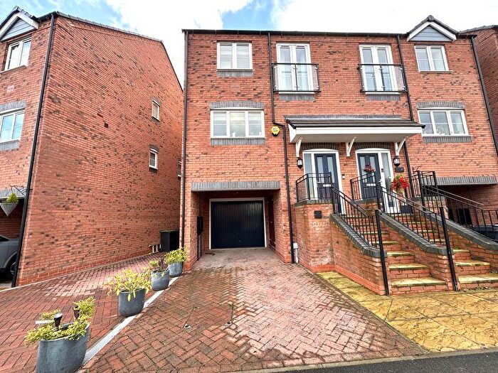 4 Bedroom Semi Detached House For Sale In The Waterway, Nuneaton, CV10