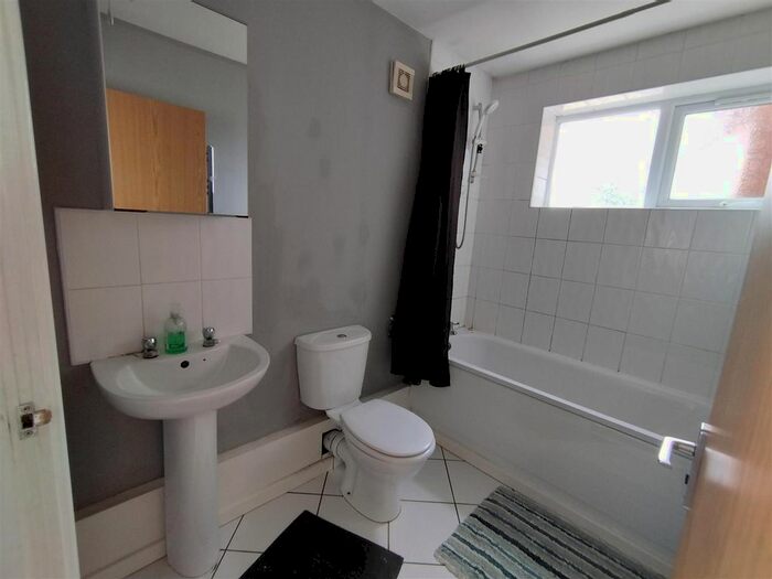 2 Bedroom Flat To Rent In Lichfield Road, Shelfield, Walsall, WS4
