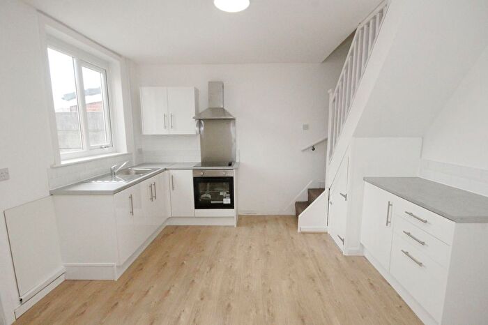 3 Bedroom Semi Detached House To Rent In Dunriding Lane, St. Helens, WA10