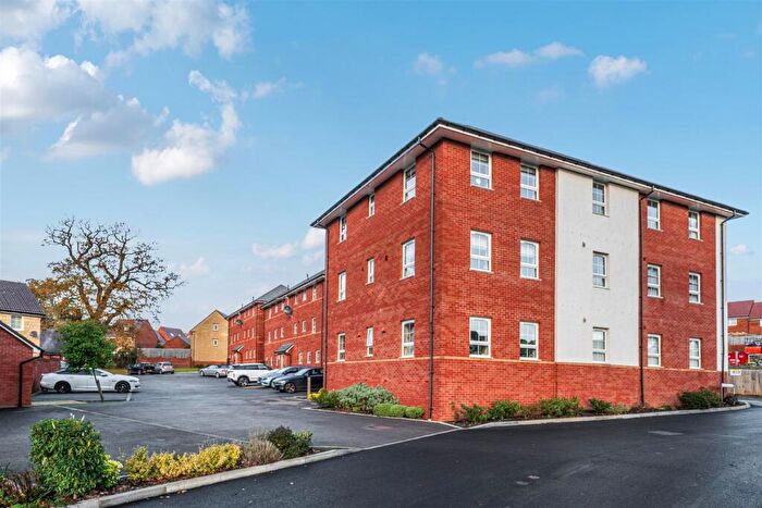 2 Bedroom Flat For Sale In Gainey Gardens, Chippenham, SN15