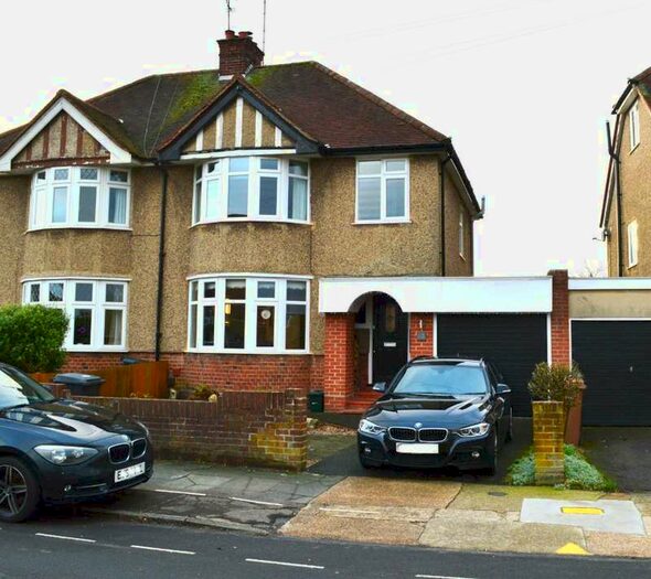 3 Bedroom Property To Rent In Oaklands Crescent Old Moulsham, Chelmsford, CM2