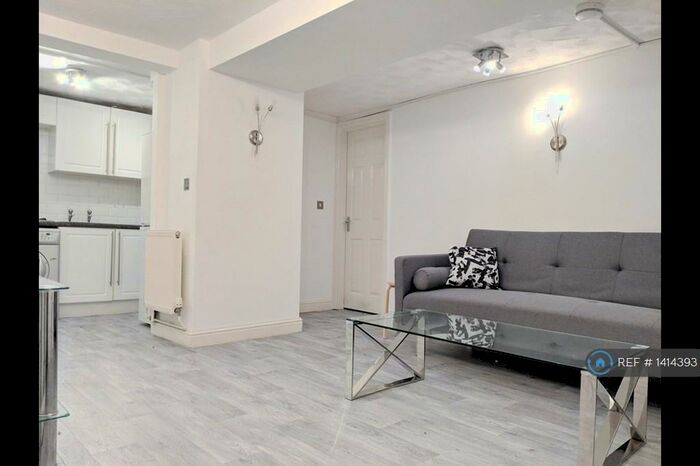 1 Bedroom Flat To Rent In Bignor Street, Manchester, M8