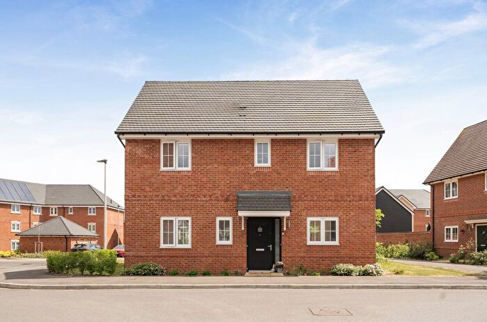 3 Bedroom Detached House For Sale In Dairy Road, Finchwood Park, Wokingham, Berkshire, RG40