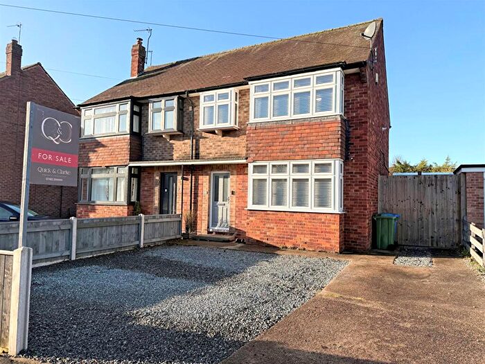 3 Bedroom Semi Detached House For Sale In Oakdene, Cottingham, HU16