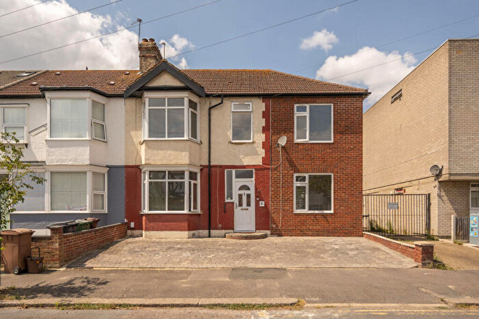 5 Bedroom Terraced House For Sale In Forest View Road, Walthamstow, London, E17