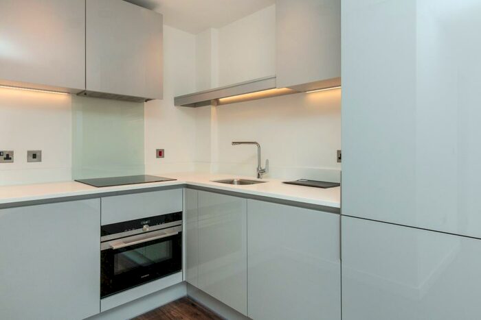 1 Bedroom Apartment To Rent In Churchill Place, Basingstoke, RG21