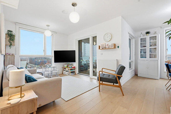 3 Bedroom Apartment For Sale In Edgware Road, London, NW9