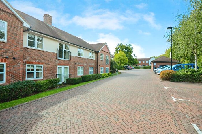 2 Bedroom Apartment For Sale In Wordsworth Close, Kings Park, St. Albans, AL3