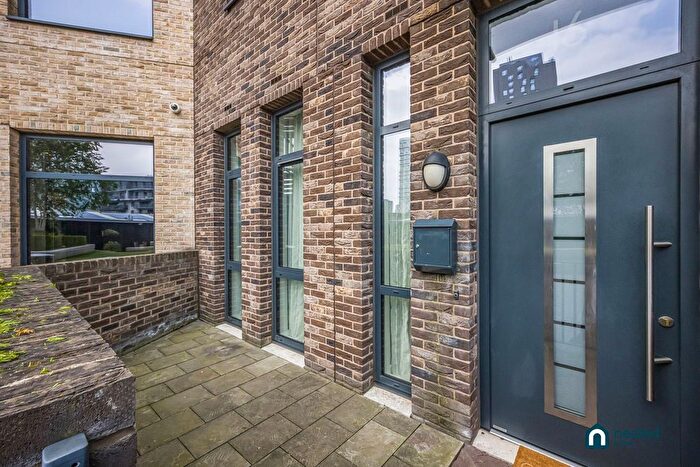 2 Bedroom Property For Sale In Williamsburg Plaza, London, E14
