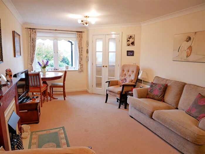 1 Bedroom Flat For Sale In Penn Court, Oxford Road, Calne, SN11