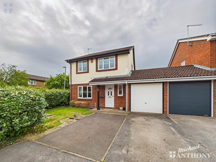 4 Bedroom Link Detached House For Sale In Sharp Close, Aylesbury, Buckinghamshire, HP21