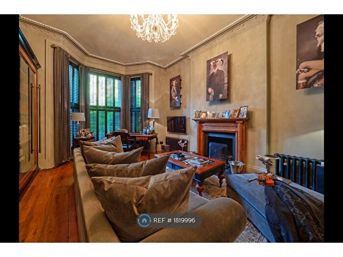 2 Bedroom Flat To Rent In Elsham Road, London, W14