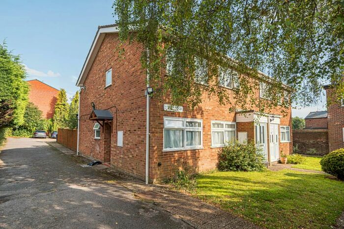 2 Bedroom Flat To Rent In Bellingdon Road, Chesham, HP5