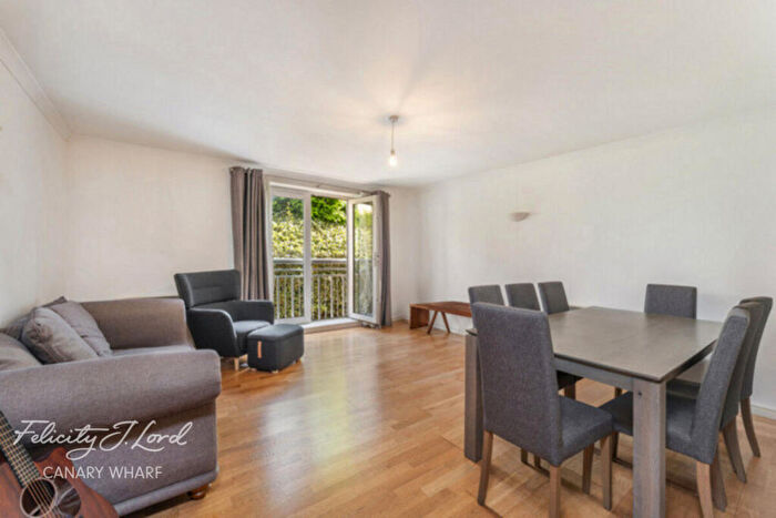 2 Bedroom Flat For Sale In Millennium Drive, London, E14