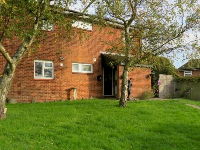 2 Bedroom Flat To Rent In Cutmore Drive, Colney Heath, AL4