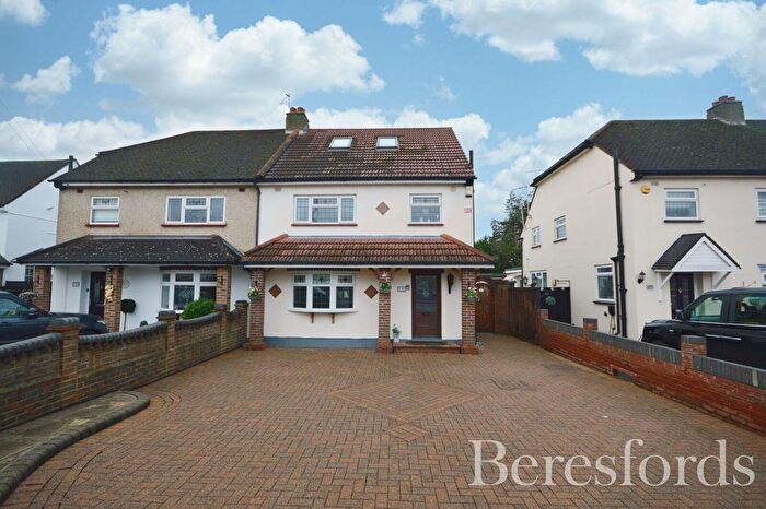 5 Bedroom Semi Detached House For Sale In Pettits Lane, Romford, RM1