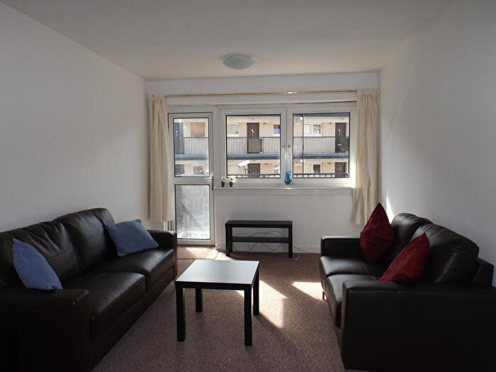 2 Bedroom Flat To Rent In Cathedral Square, City Centre, G4