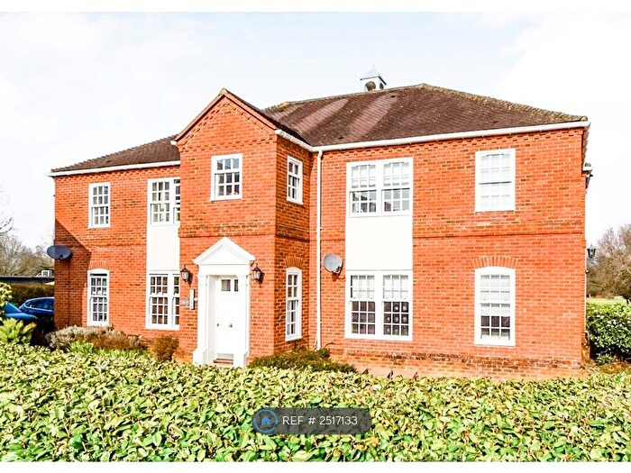 1 Bedroom Flat To Rent In Calcott Park, Yateley, GU46