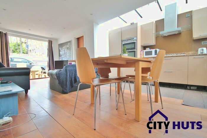 4 Bedroom Detached House To Rent In The White House, Hartham Road, Caledonian Road, N7