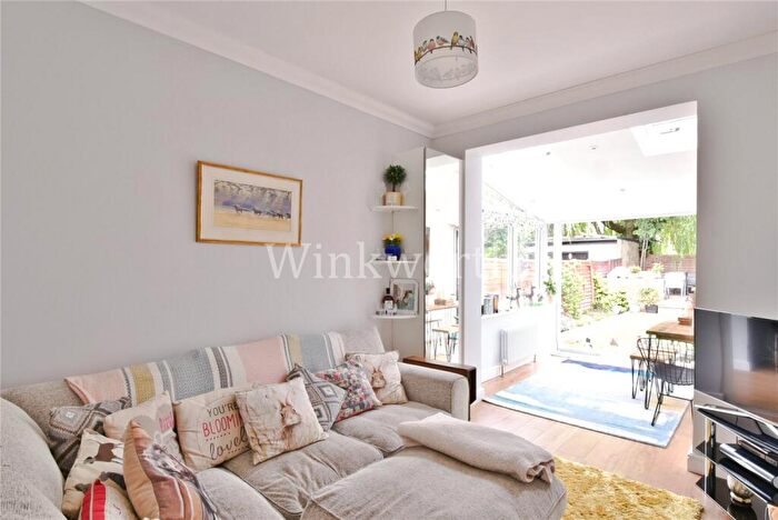 2 Bedroom Apartment To Rent In Willingdon Road, London, N22