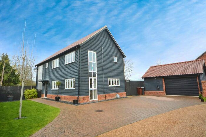 4 Bedroom Detached House For Sale In The Pastures, Writtle, Chelmsford, CM1