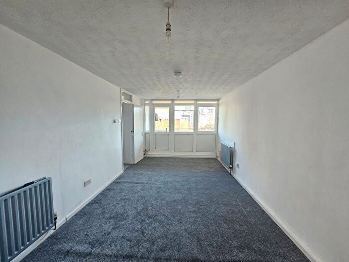 2 Bedroom Flat To Rent In Orchard Lane, Southampton, SO14