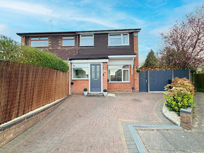 3 Bedroom Semi Detached House For Sale In Allwell Drive, Birmingham, B14