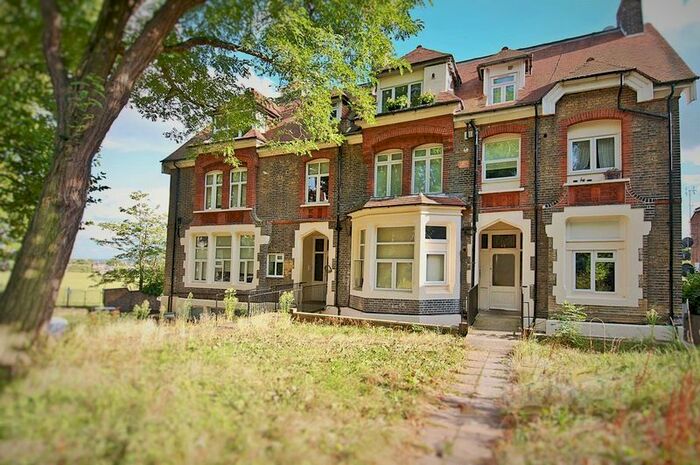 3 Bedroom Flat To Rent In Mount View Road, Stroud Green, N4