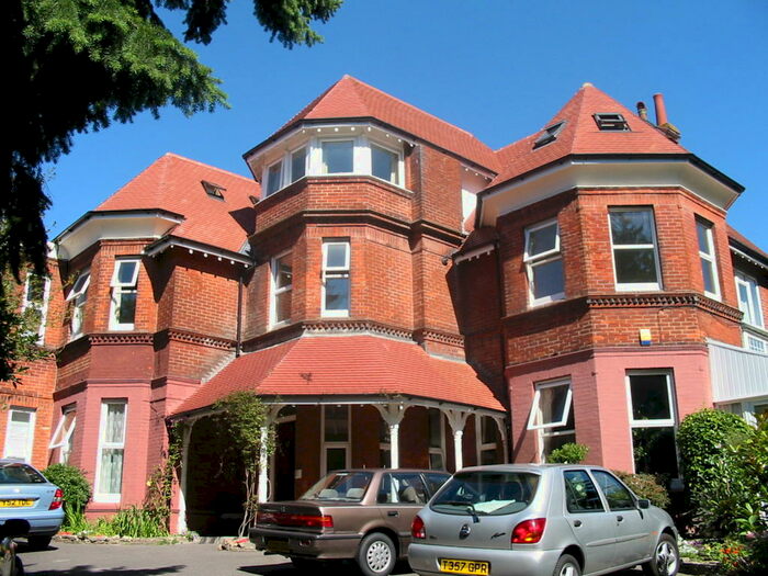 4 Bedroom Flat To Rent In Bedroom Flat In Meyrick Park, BH3