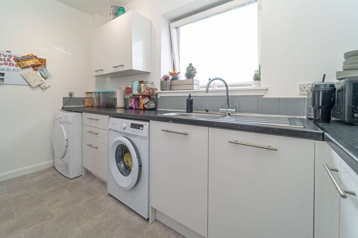 2 Bedroom Flat For Sale In Redhouse Court, Blackburn, EH47