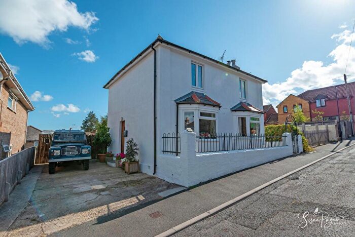 3 Bedroom Detached House For Sale In Woodhill Close, Ryde, PO33