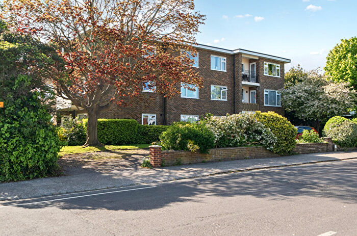 2 Bedroom Flat To Rent In Wallace Court, Wallace Avenue, Worthing, West Sussex, BN11