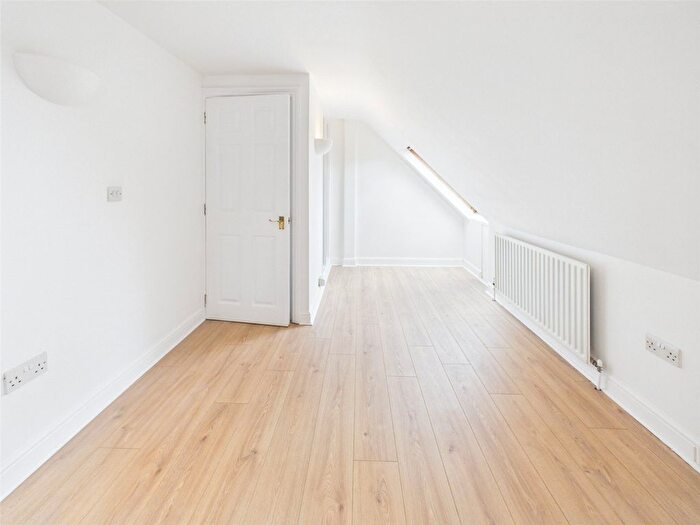 1 Bedroom Flat To Rent In London Road, Middlesex, TW1
