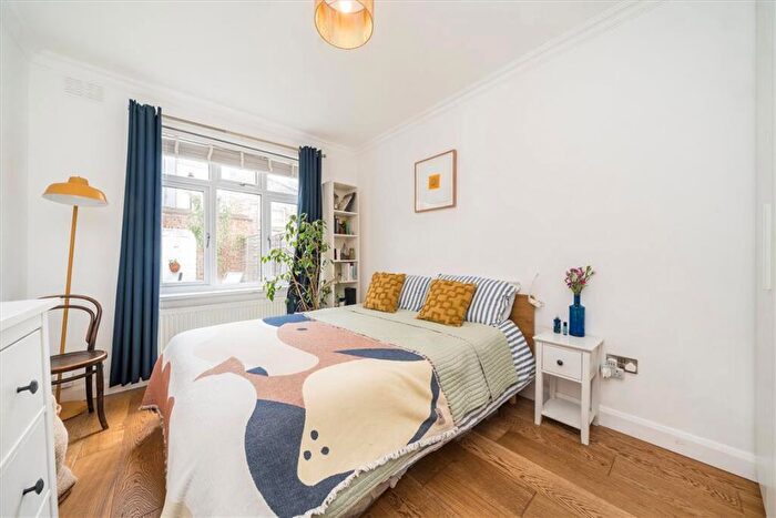2 Bedroom Flat For Sale In Gillian Street, Ladywell, SE13